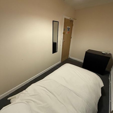 The Phoenix Inn Newport  Luaran gambar