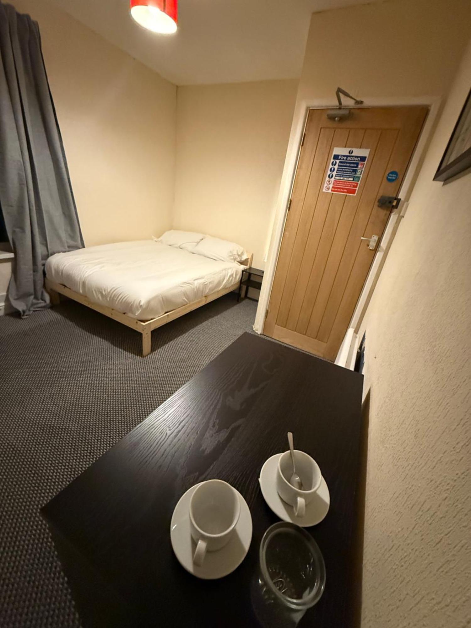The Phoenix Inn Newport  Luaran gambar