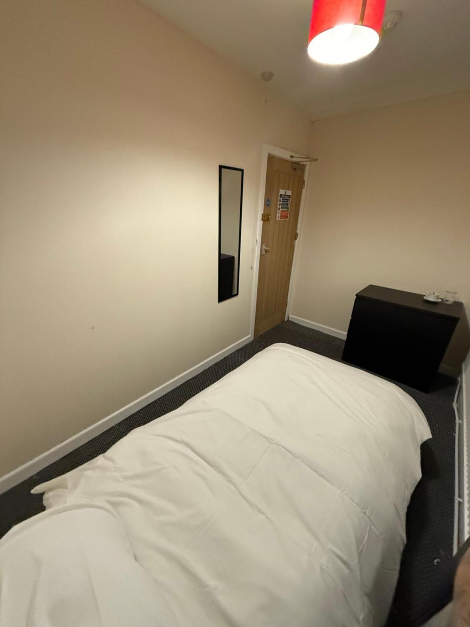 The Phoenix Inn Newport  Luaran gambar