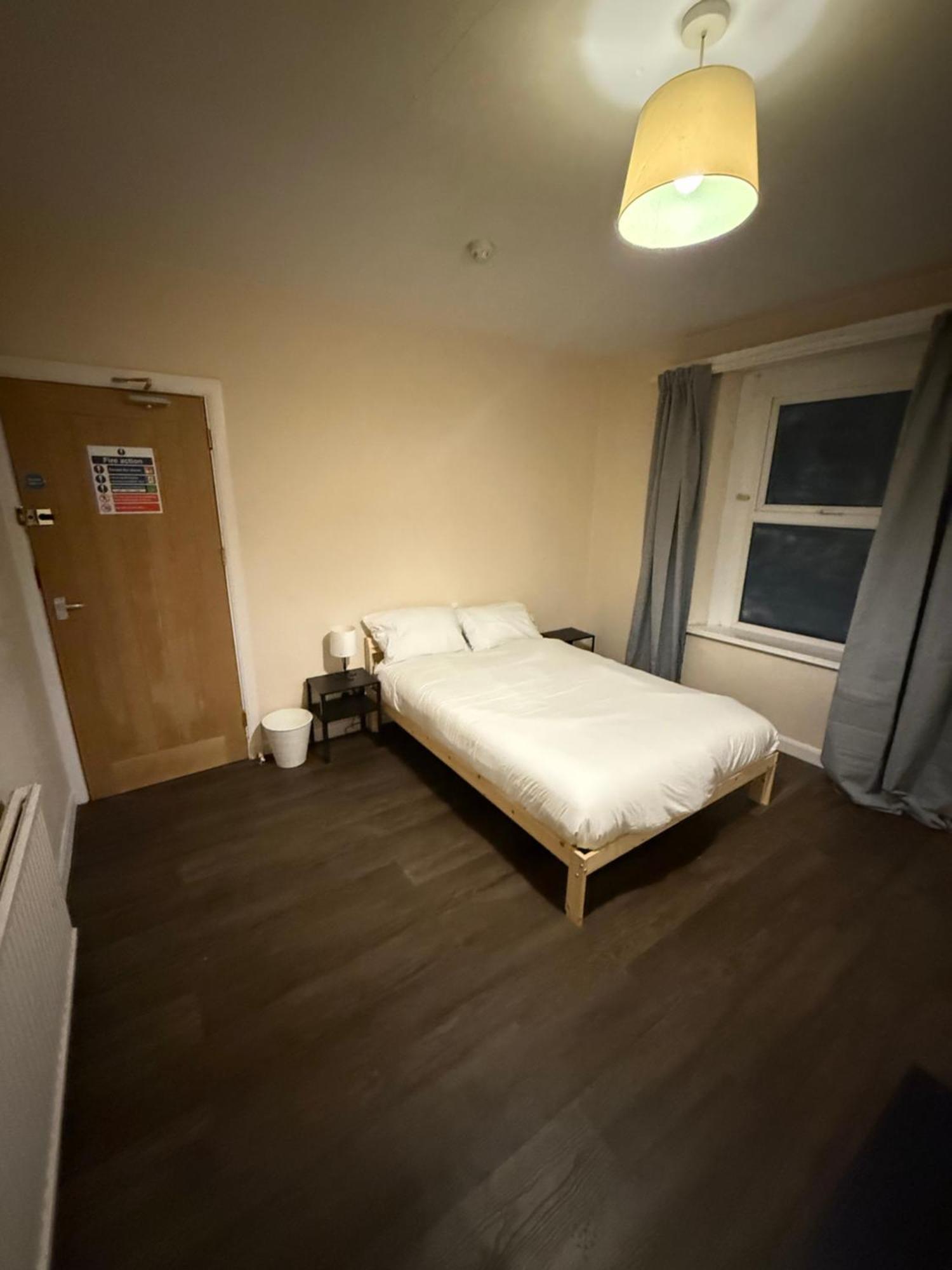 The Phoenix Inn Newport  Luaran gambar