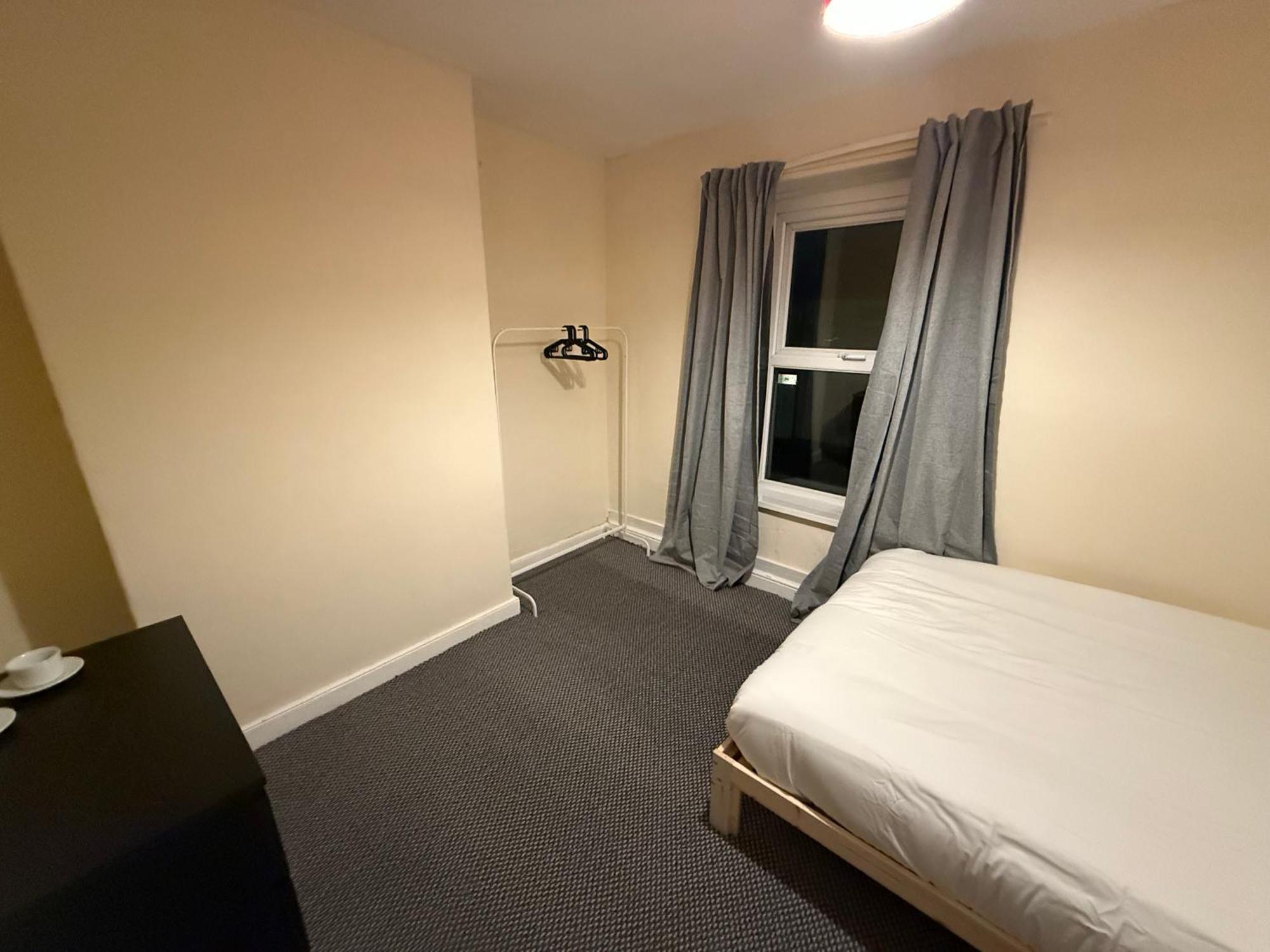 The Phoenix Inn Newport  Luaran gambar